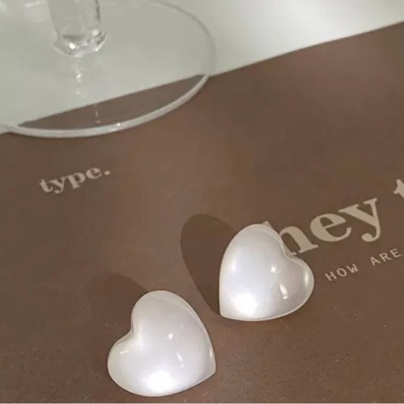 Pearlescent Heart Opalescent Luminescent Flirty Feminine Girly Love Romance Stud - Picture 7 of 7